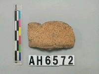 藏品(淺褐色夾砂陶口緣)的圖片